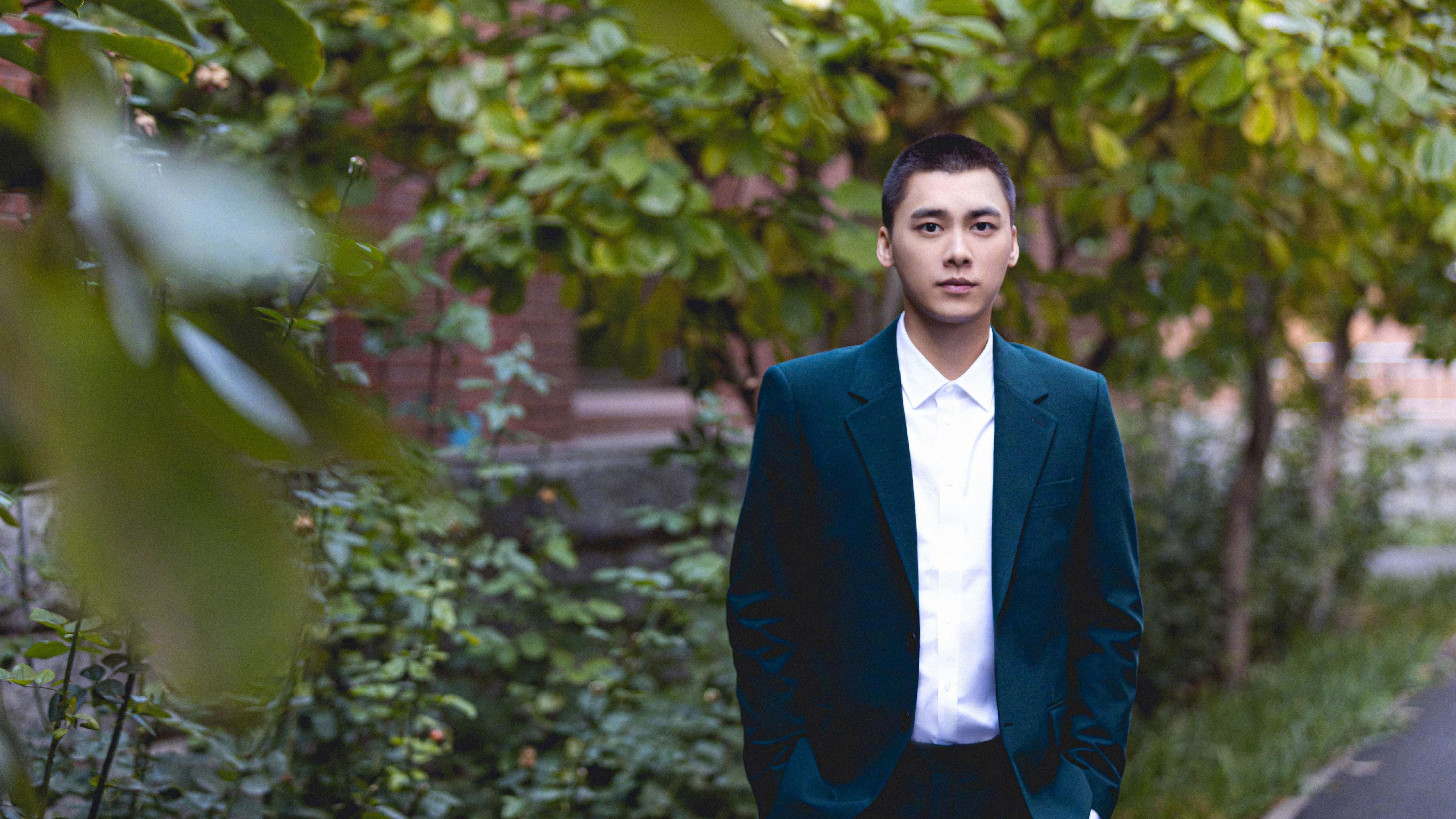 故乡之战备受瞩目，球员斗志高昂，故乡之路简谱