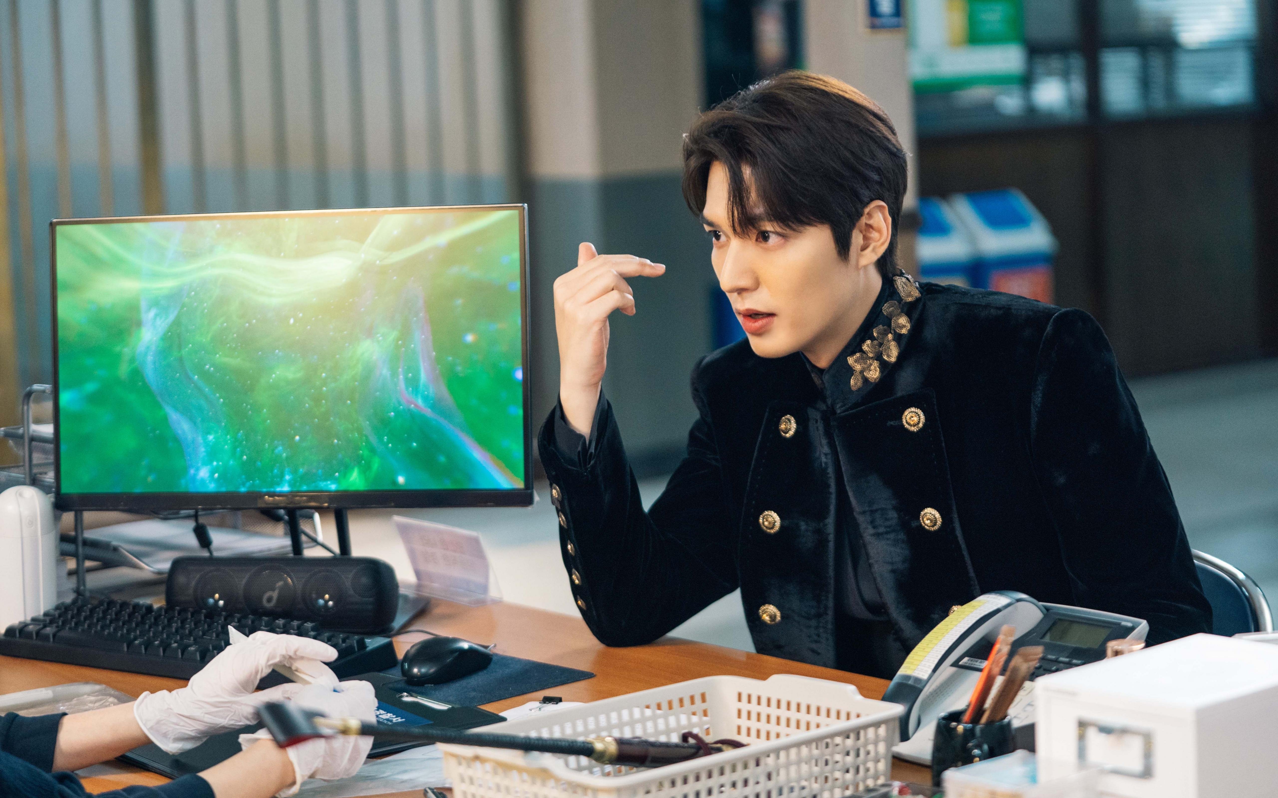 德甲冠军俱乐部 在续约策略中对年轻球员定位,德甲冠军是谁