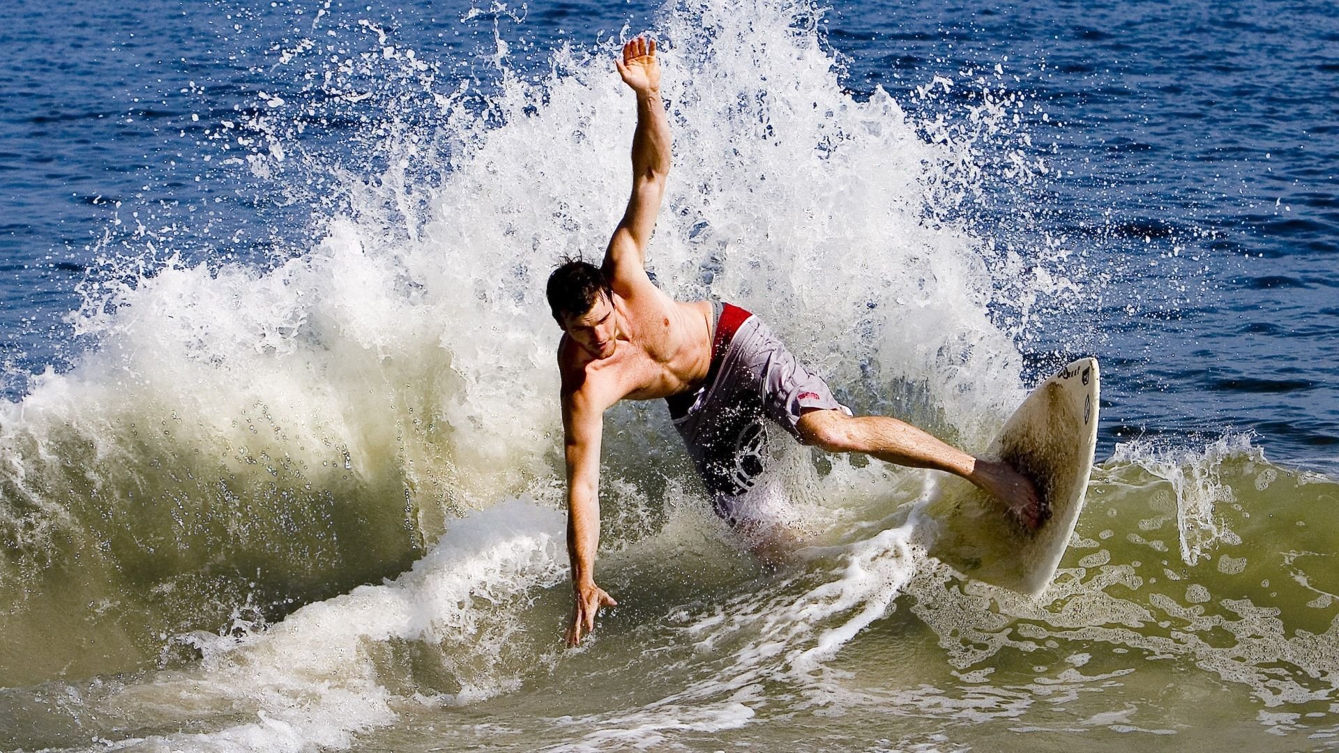 开云体育平台-_绿色赛事：倡导环保理念，绿色场地亮相_，绿色环保色彩场景